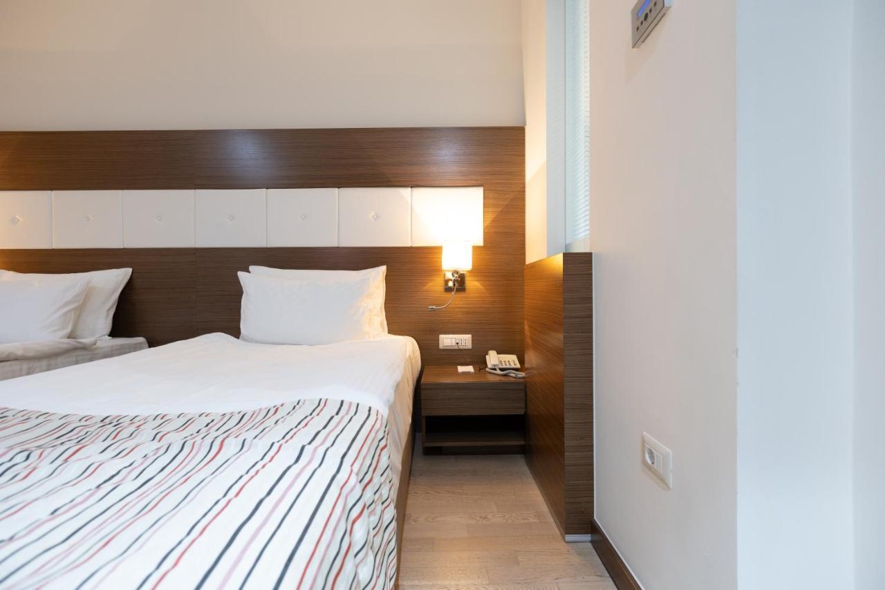Hotel Dukagjini Peje Ngoại thất bức ảnh