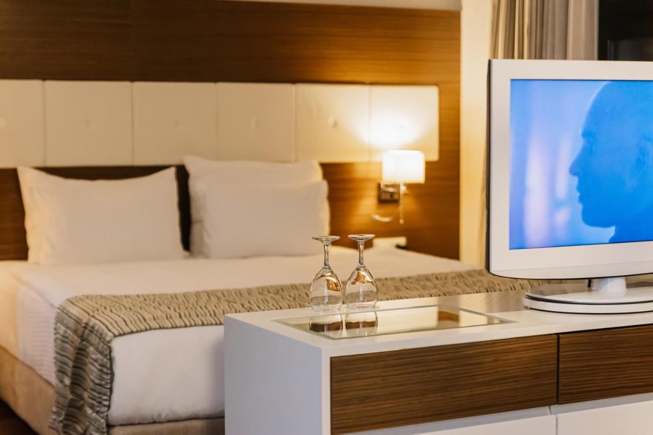 Hotel Dukagjini Peje Ngoại thất bức ảnh