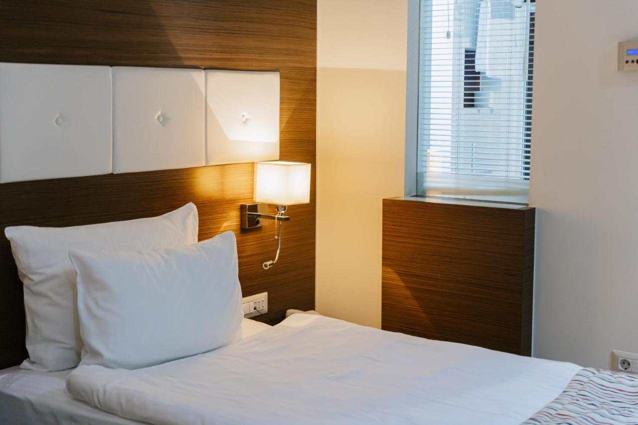 Hotel Dukagjini Peje Ngoại thất bức ảnh