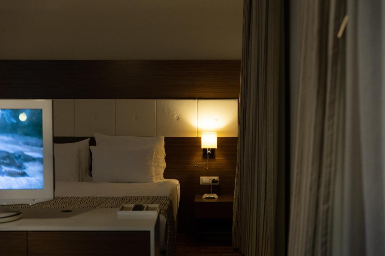 Hotel Dukagjini Peje Ngoại thất bức ảnh